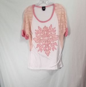 Daytrip White Graphic Design with Pink Lace Short Sleeve Top- Size L